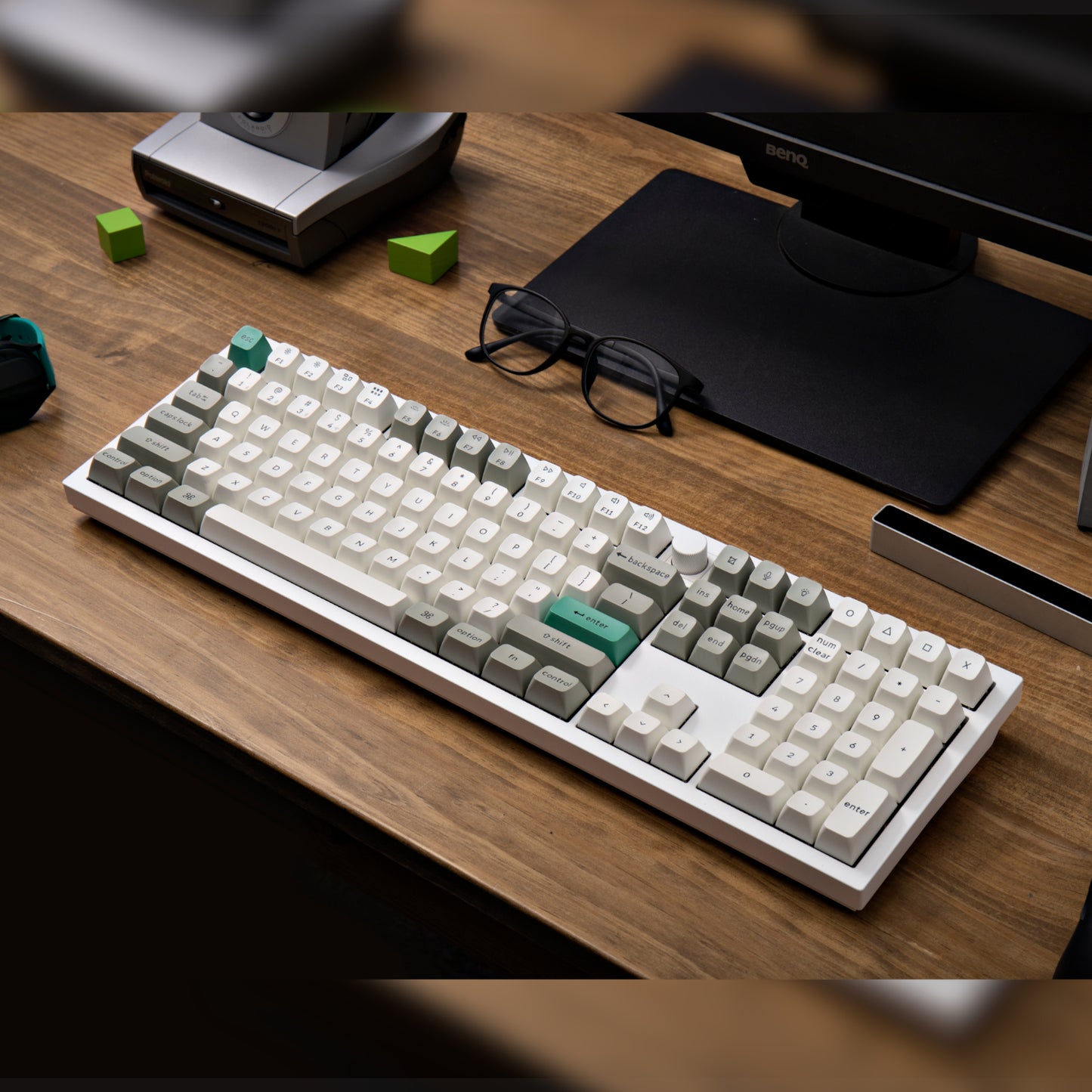 Keychron Q6 Max QMK/VIA Wireless Custom Mechanical Keyboard KSA Gateron Red Jupiter Switches - Shell White